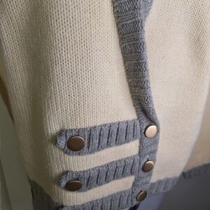 Vintage 1960 Evan Picone Cream and Gray Sweater 100% Wool Size Med